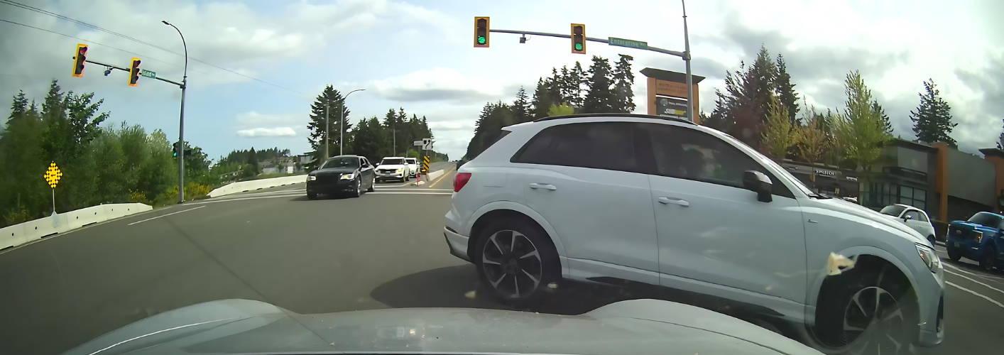 Double trouble in shocking Surrey Dash Cam Footage | Double trouble in shocking Surrey Dash Cam Footage | BlackboxMyCar